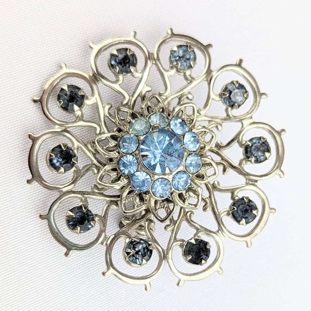 Vintage 1960s Round Silver Brooch Light Blue Rhinestone Circle Pin Flower Petals